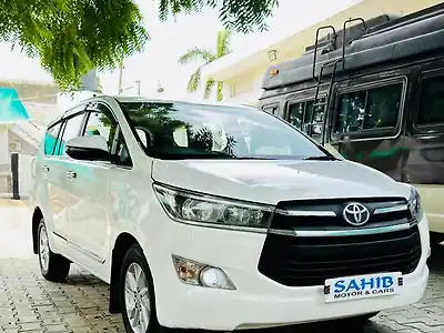 Second Hand टोयोटा इनोवा क्रिस्टा 2.4 gx 8 str in आगरा