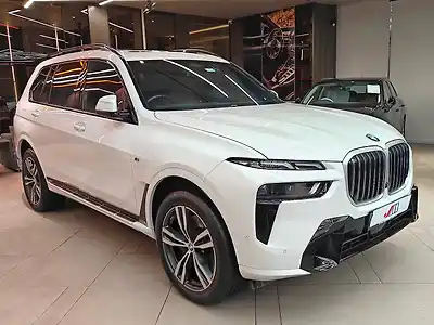 Second Hand बीएमडब्ल्यू x7 एक्सड्राइव40डी एम स्पोर्ट in अहमदाबाद