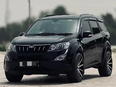 2018 Mahindra XUV500 W10 1