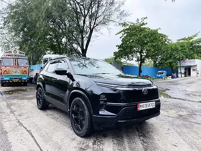 2023 Tata Safari Accomplished Plus 6 STR Dark Edition AT 1