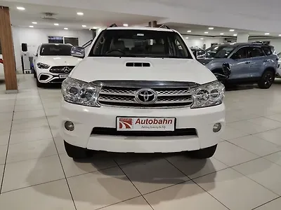 2011 Toyota Fortuner 3.0 MT 1