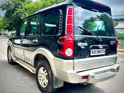 2011 Mahindra Scorpio VLX 4WD AT BS-III