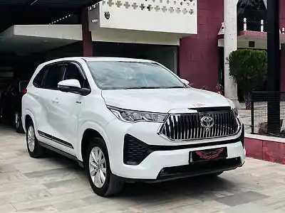 2024 टोयोटा इनोवा हायक्रॉस VX (O) Hybrid (Electric + Petrol) Automatic (e-CVT) 7 STR 1