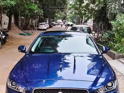 2016 Jaguar XE Prestige 1