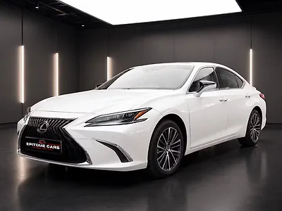 Second Hand Lexus ES 300h Luxury in Chandigarh