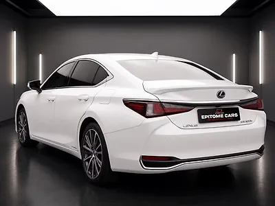 2025 Lexus Old Generation ES 2018 300h Luxury