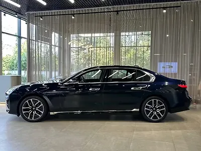 2025 BMW 7 Series 740i M Sport