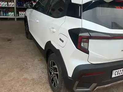 Second Hand महिंद्रा XUV 3XO AX7 Diesel 1.5L Turbo Manual Dual Tone in रायपुर