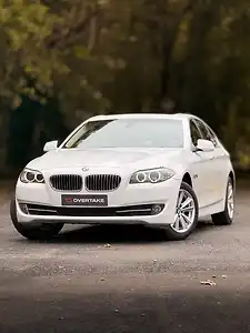 2012 BMW 5-Series 520d Sedan 1