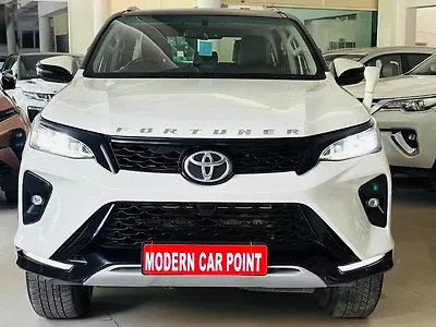 2022 Toyota Fortuner 4X2 2WD Diesel Turbo Automatic Dual Tone 1