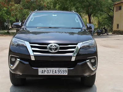 2018 Toyota Fortuner 2.8 4x4 AT [2016-2020] 1