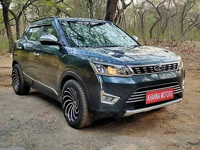 2022 Mahindra XUV300 W8 1.5 Diesel [2020] 1