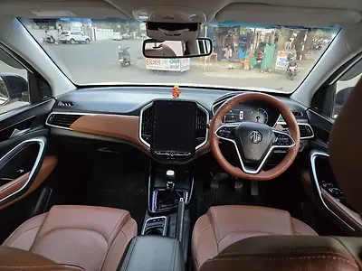 2023 MG Hector Plus Select 2.0 Diesel Turbo MT 7-STR 1 2023 MG Hector Plus Select 2.0 Diesel Turbo MT 7-STR 1
