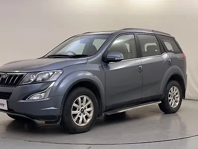 2016 Mahindra XUV500 W10 AT Black Interiors 1