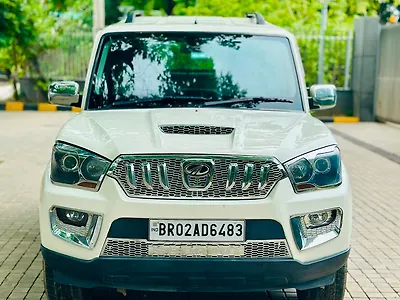 2016 Mahindra Scorpio S10 1