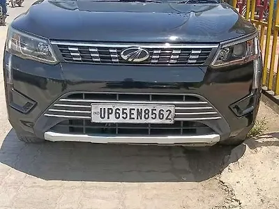 2022 Mahindra XUV300 W8 1.2 Petrol [2019] 1