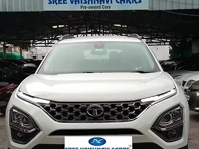2022 Tata Safari XT 1