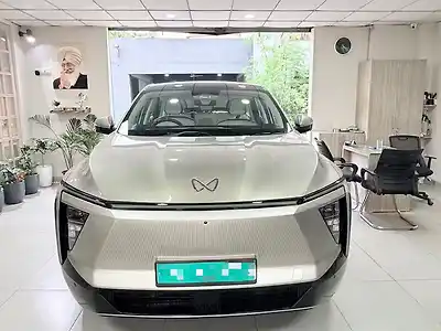 2025 महिंद्रा XEV 9e Pack Three Select 59.0 kWh 11.2kW Charger 1