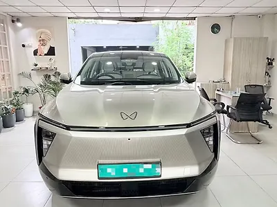 Second Hand Mahindra XEV 9e Pack Three Select 59.0 kWh 11.2kW Charger in Ludhiana