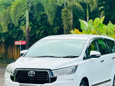 2017 Toyota Innova Crysta 2.4 G 7 STR [2016-2017] 1