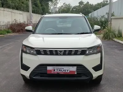 2022 Mahindra XUV300 W6 1.5 Diesel [2020] 1
