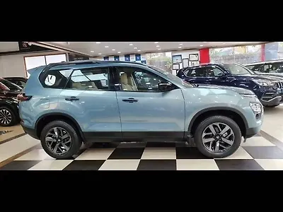 2022 Tata Safari XTA Plus