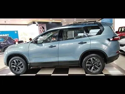 2022 Tata Safari XTA Plus