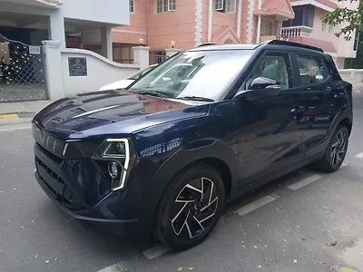 2024 Mahindra XUV 3XO AX7 Petrol 1.2L Turbo Automatic (TC) Dual Tone