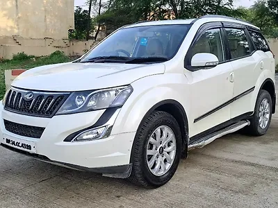 2018 Mahindra XUV500 W9 [2018-2020] 1