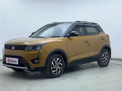 2023 Mahindra XUV300 W8 1.2 Petrol 1