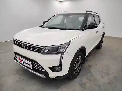 2023 महिंद्रा XUV300 w8 (o) 1.2 पेट्रोल एएमटी 1