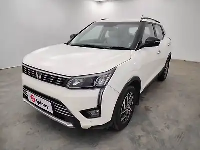 2023 Mahindra XUV300 W8 (O) 1.2 Petrol AMT 1