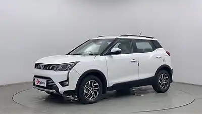 2024 महिंद्रा XUV300 w8 (o) 1.5 डीज़ल 1