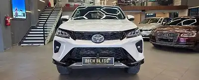 2024 टोयोटा फ़ॉर्च्यूनर 4X2 2WD Diesel Turbo Automatic Dual Tone 1