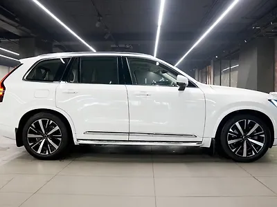 2025 Volvo XC90 B5 Ultra