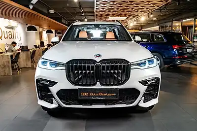 2022 बीएमडब्ल्यू x7 xDrive40i M Sport (Petrol) 1