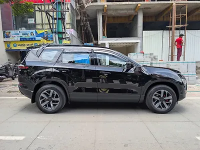 2023 Tata Safari Old Generation XZA Plus Red Dark Edition