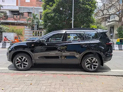 2023 Tata Safari Old Generation XZA Plus Red Dark Edition