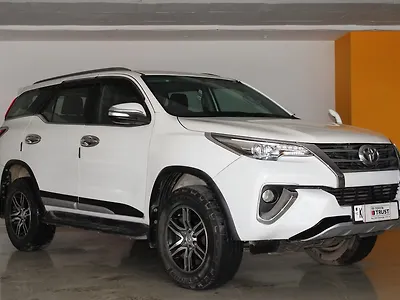 2016 Toyota Fortuner 2.8 4x2 MT