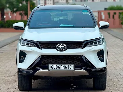 2023 Toyota Fortuner 4X2 2WD Diesel Turbo Automatic Dual Tone 1
