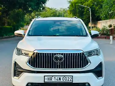 2024 टोयोटा इनोवा हायक्रॉस ZX (O) Hybrid (Electric + Petrol) Automatic (e-CVT) 7 STR 1