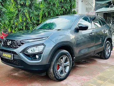 2022 Tata Harrier XT 1