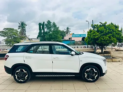 2022 Hyundai Alcazar Platinum (O) 7 Seater 2.0 Petrol AT