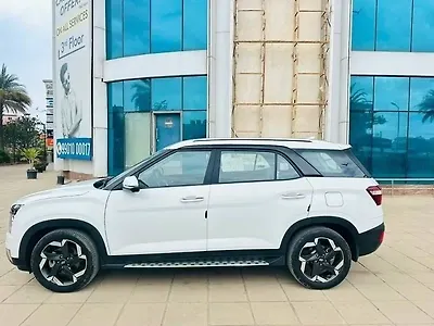 2022 Hyundai Alcazar Platinum (O) 7 Seater 2.0 Petrol AT