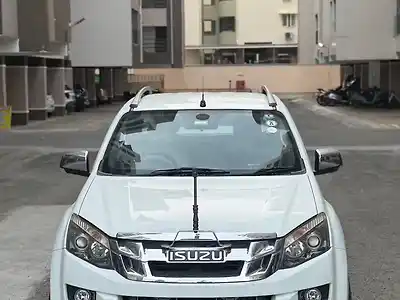 2017 इसुज़ू डी-मैक्स वी-क्रॉस 4x4 1