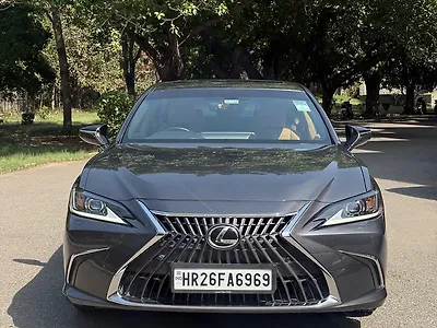 2023 Lexus ES 500e 300h Exquisite 1