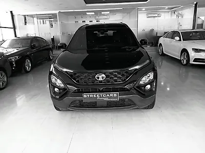 2023 Tata Safari XZA Plus Dark Edition 1