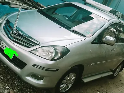 2011 Toyota Innova 2.5 EV PS 7 STR BS-IV 1