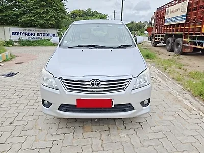 2013 Toyota Innova 2.5 VX 7 STR BS-III 1