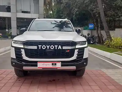 Second Hand टोयोटा लैंड क्रूज़र GR-S Diesel 3.3L Turbo Automatic in बैंगलोर